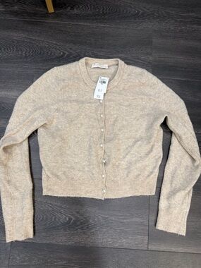 Abercrombie & Fitch Light Beige Crewneck Button Cardigan